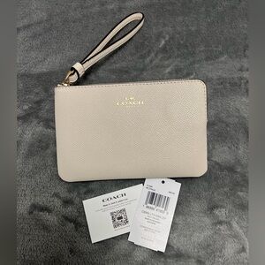 COACH CORNER ZIP WRISTLET NWT NEVER USED CHALK